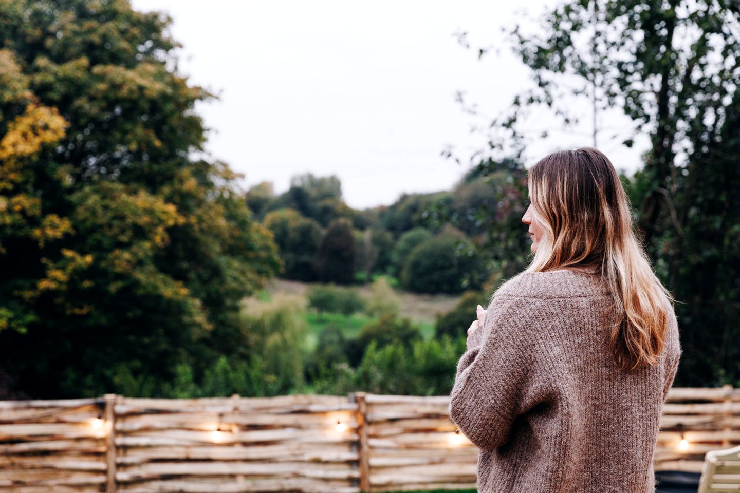 Charming Countryside Lodge with Private Spa, Hot Tub & Firepit, Serene Retreat Near Binsted, England