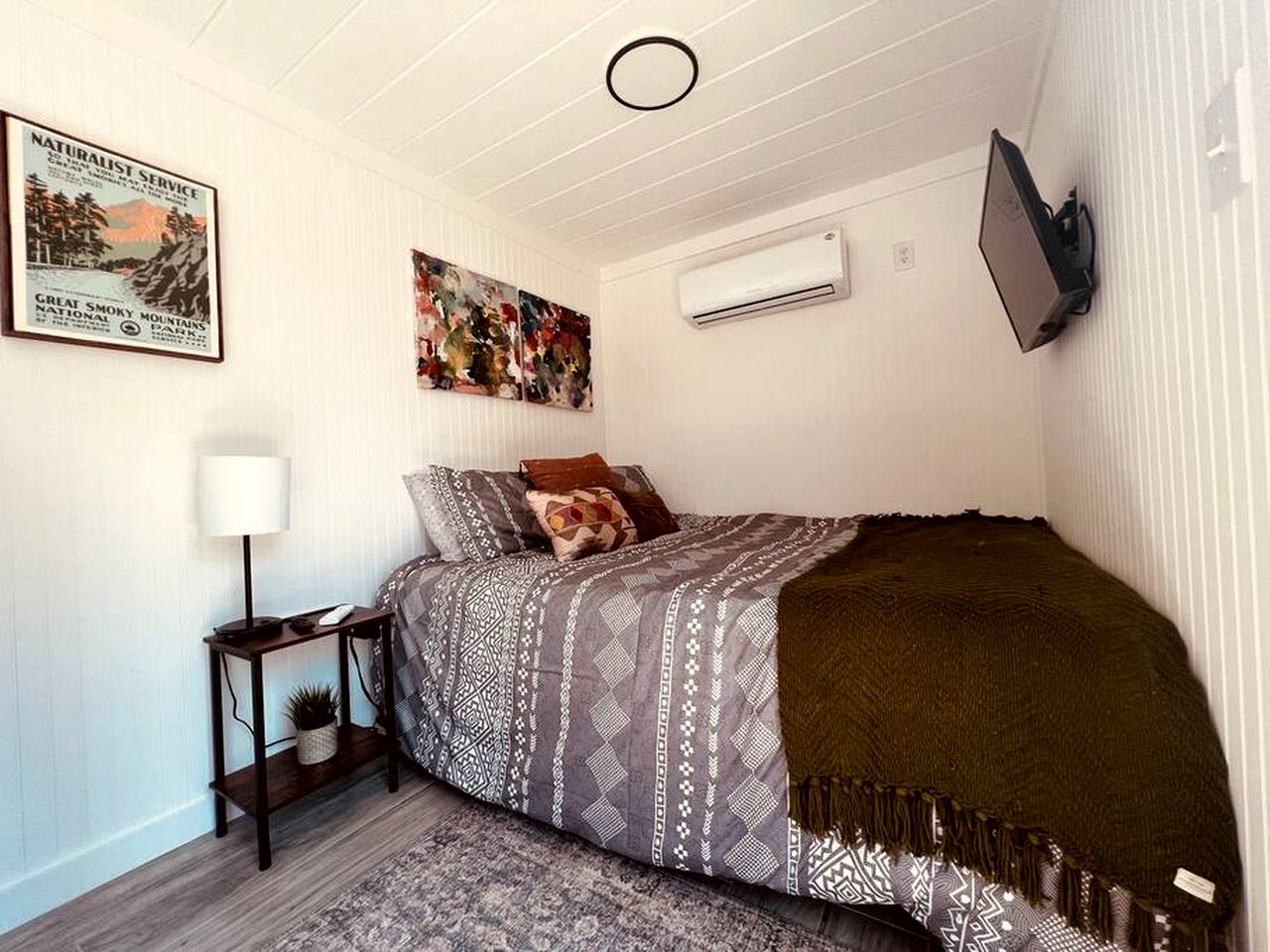 Canyon Lake Container Offering Spectacular Views of Nature From the Surrounding Porch, Near Guadalupe River in Texas