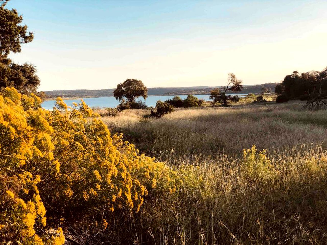 Canyon Lake Container Offering Spectacular Views of Nature From the Surrounding Porch, Near Guadalupe River in Texas