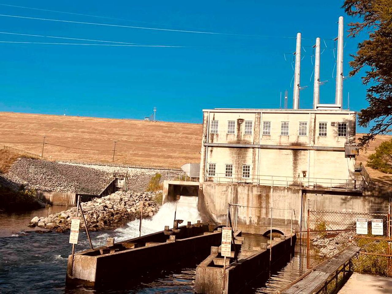 Canyon Lake Container Offering Spectacular Views of Nature From the Surrounding Porch, Near Guadalupe River in Texas