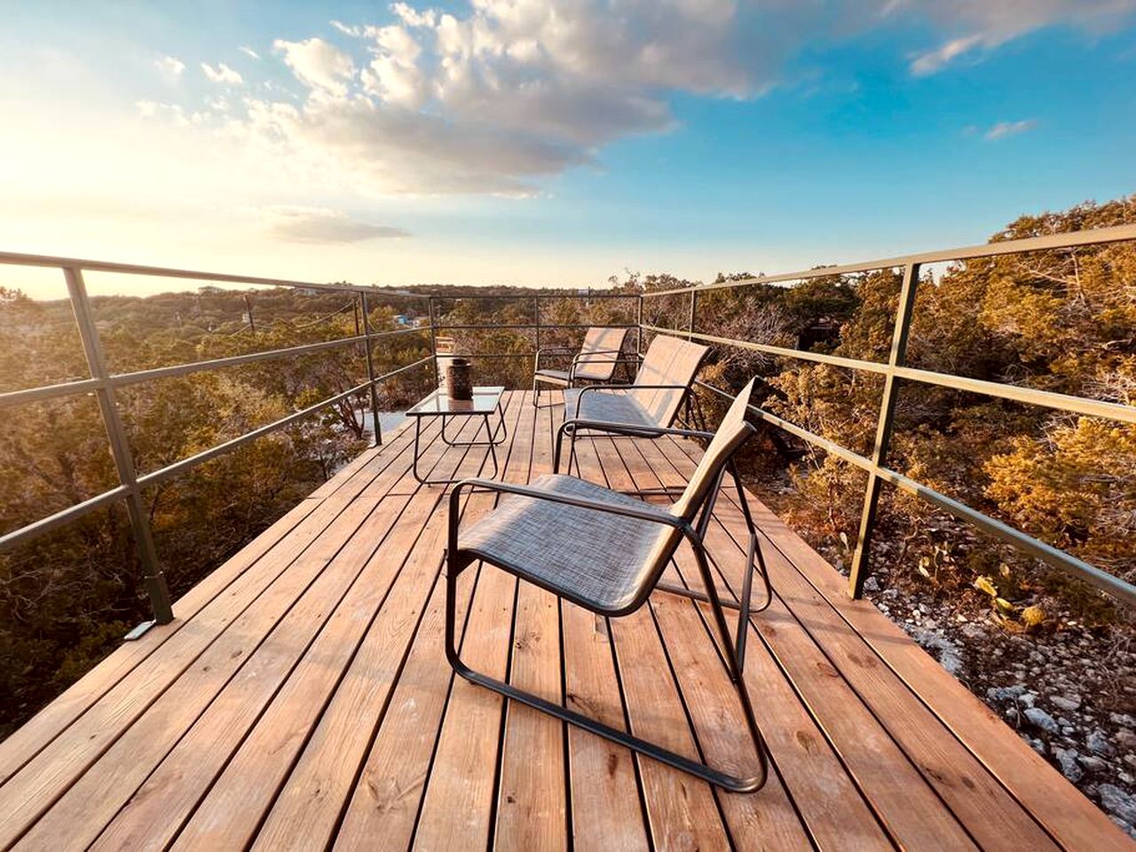 Canyon Lake Container Offering Spectacular Views of Nature From the Surrounding Porch, Near Guadalupe River in Texas