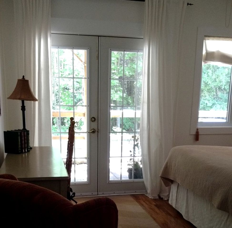 Bed and Breakfast Accommodation for Romantic Getaway in Beaver Valley, Ontario