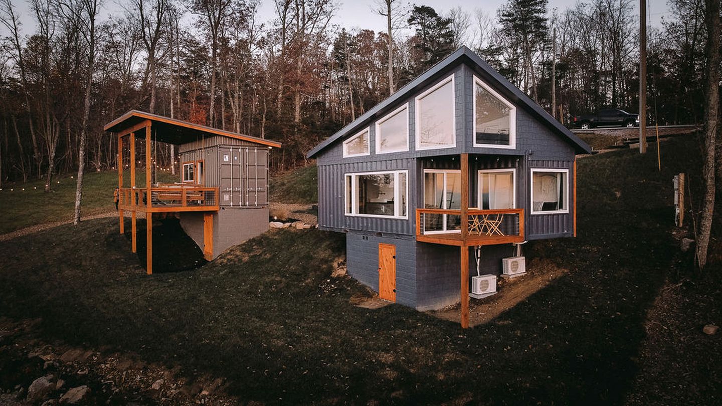 Romantic Container Beautifully Design with Deck in Georgia
