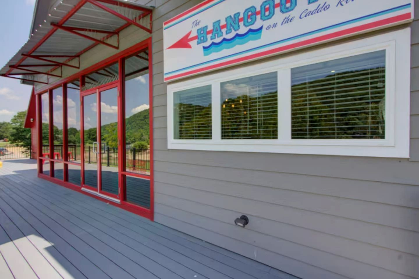Stunning Elevated Cabin on the Caddo River for a Peaceful Getaway with Gorgeous Views in Glenwood, Arkansas