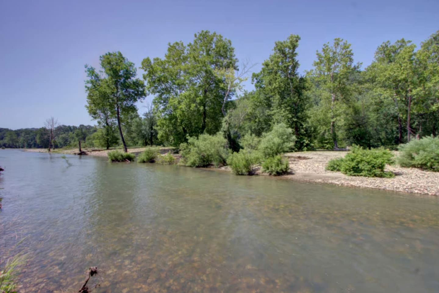 Stunning Elevated Cabin on the Caddo River for a Peaceful Getaway with Gorgeous Views in Glenwood, Arkansas