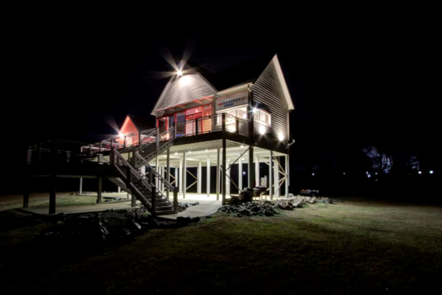 Stunning Elevated Cabin on the Caddo River for a Peaceful Getaway with Gorgeous Views in Glenwood, Arkansas