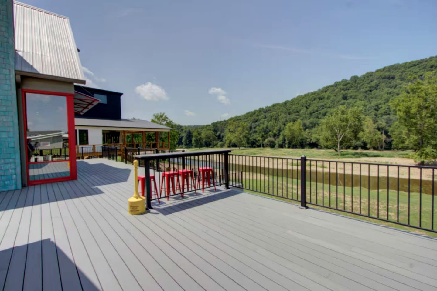 Stunning Elevated Cabin on the Caddo River for a Peaceful Getaway with Gorgeous Views in Glenwood, Arkansas