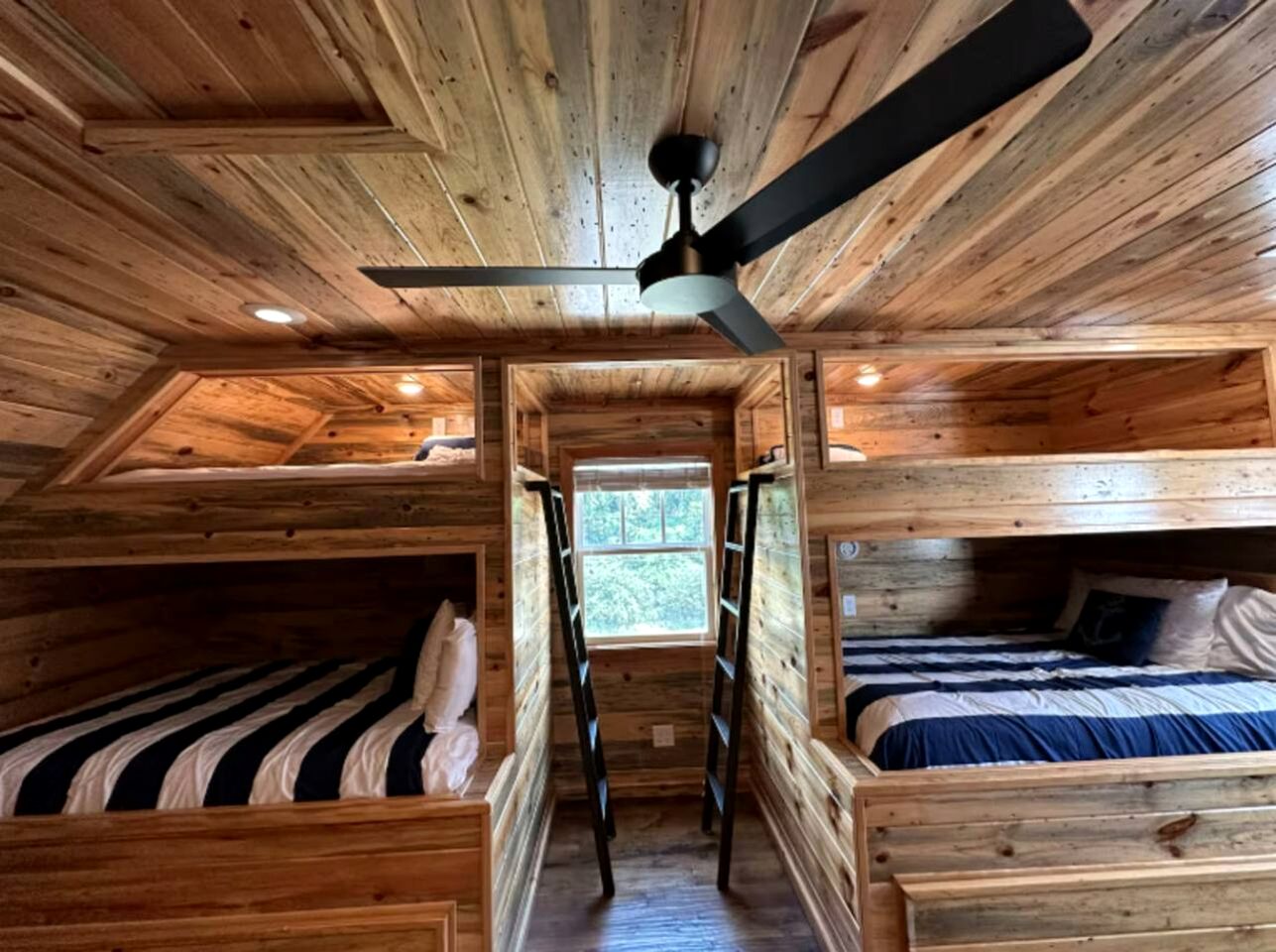 Stunning Elevated Cabin on the Caddo River for a Peaceful Getaway with Gorgeous Views in Glenwood, Arkansas