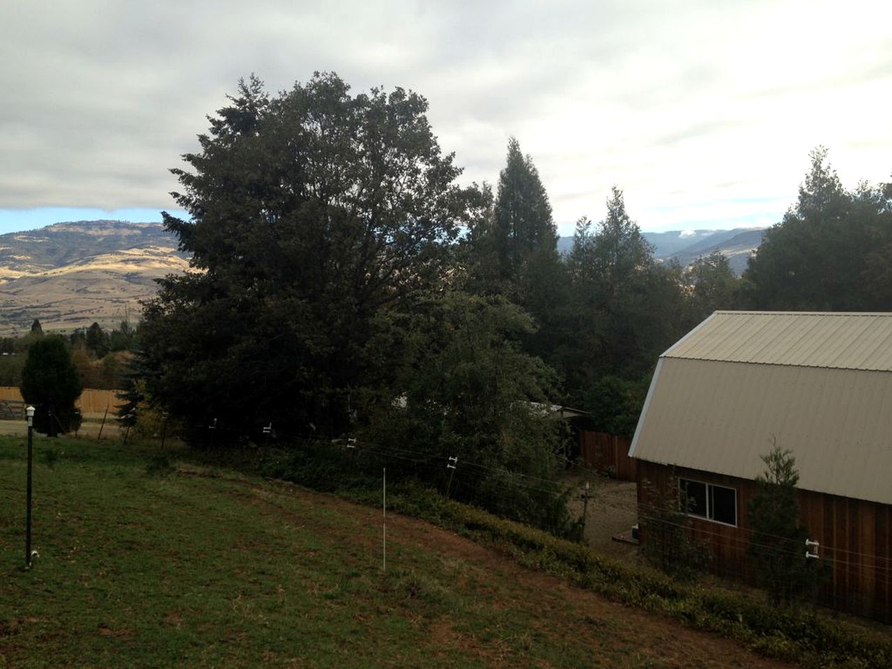 Rustic Countryside Barn Rental for Unique Getaway near Ashland, Oregon