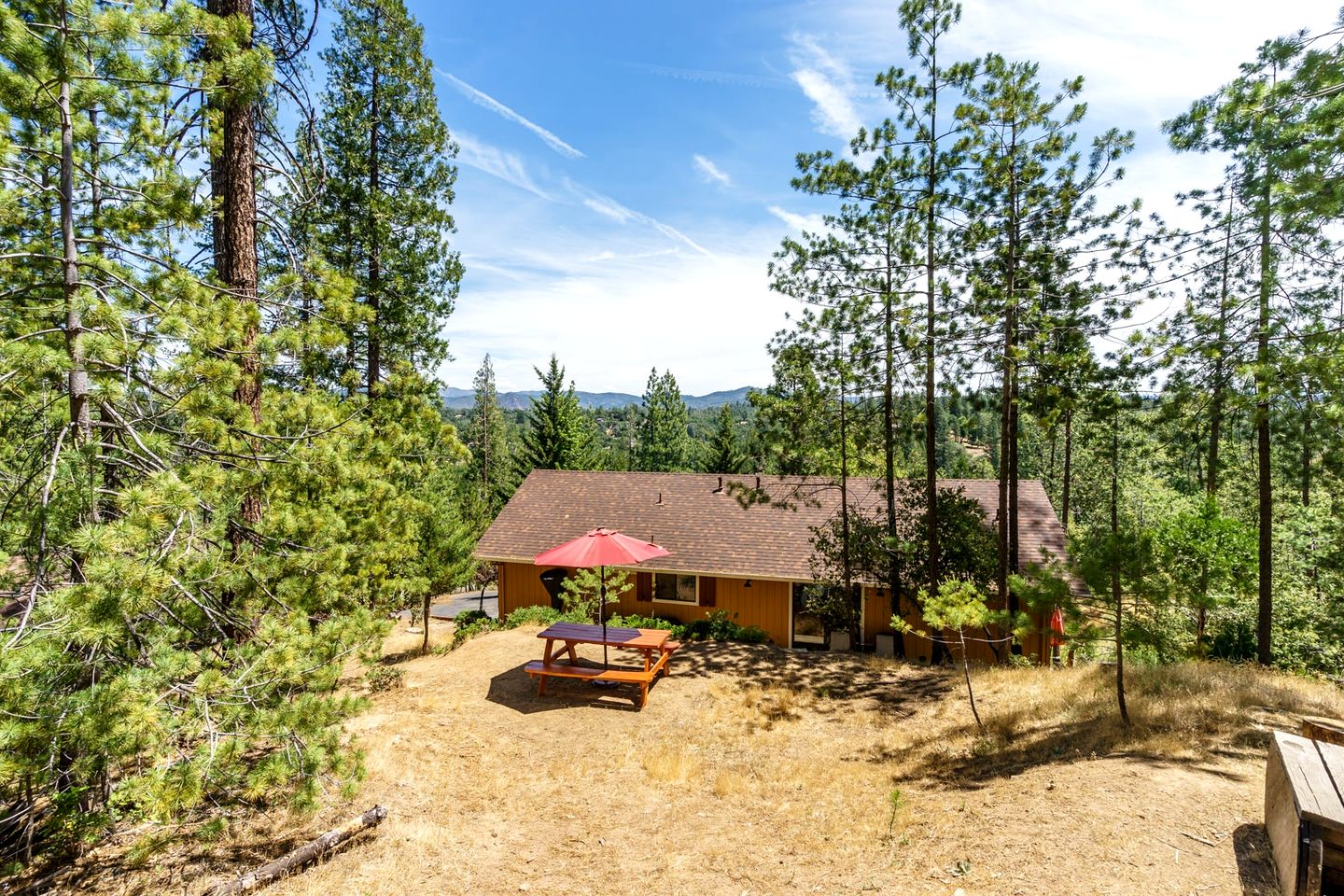 Incredible Cabin with Nice Views in Groveland, California