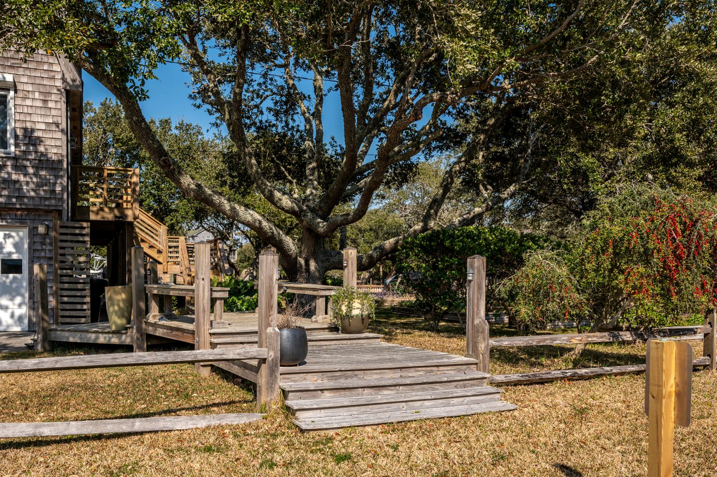 Gorgeous Waterfront Vacation Rental for an Unforgettable Family Getaway in Frisco, North Carolina