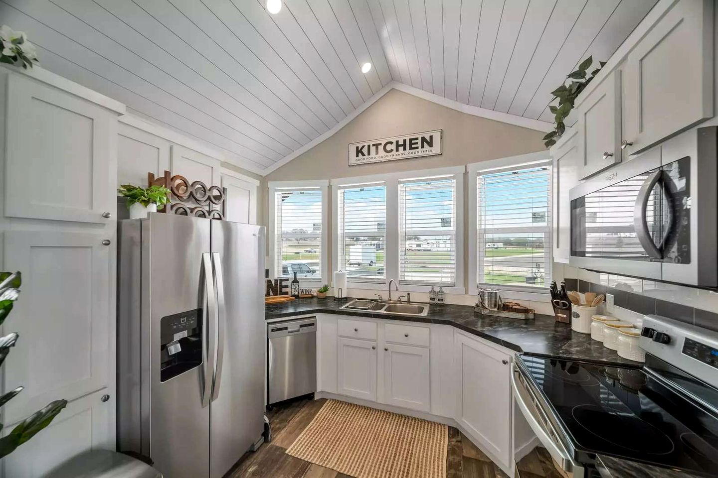 Stylish and Comfortable Tiny Home Getaway with Resort-Style Amenities and Pool Near Fredericksburg, TX