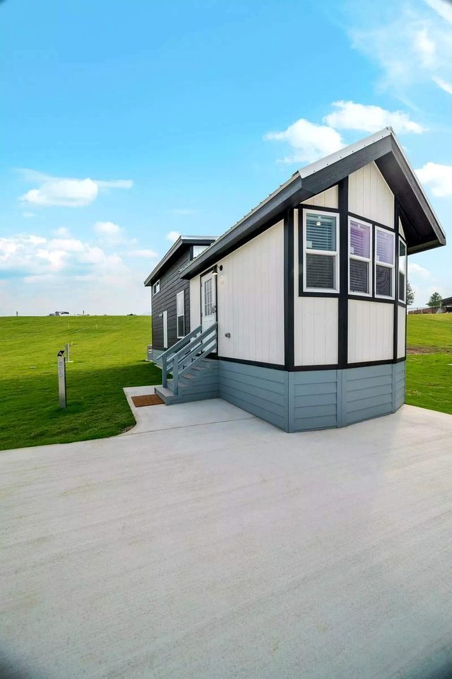 Stylish and Comfortable Tiny Home Getaway with Resort-Style Amenities and Pool Near Fredericksburg, TX