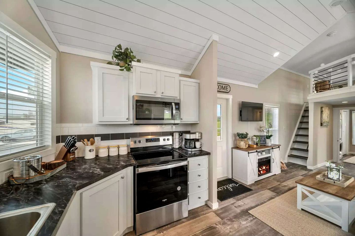 Stylish and Comfortable Tiny Home Getaway with Resort-Style Amenities and Pool Near Fredericksburg, TX