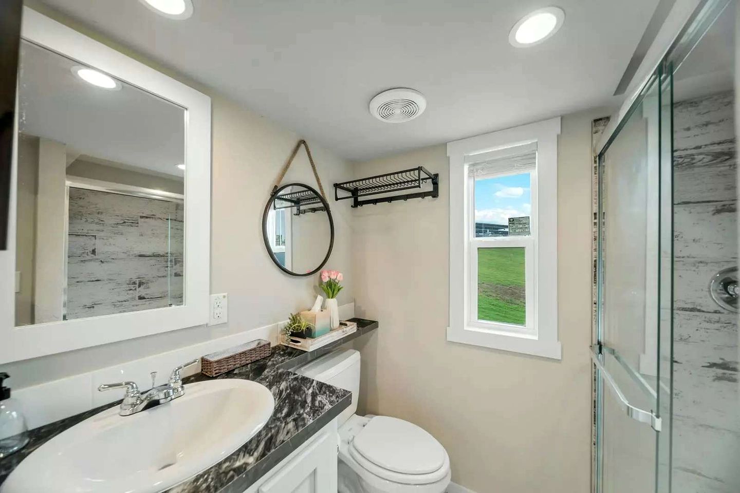 Stylish and Comfortable Tiny Home Getaway with Resort-Style Amenities and Pool Near Fredericksburg, TX