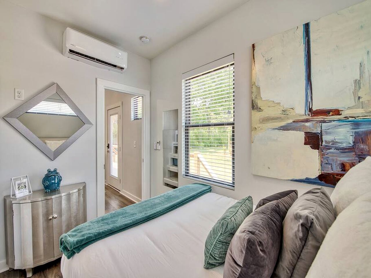 Spectacular Lofted Tiny House with Jacuzzi and Deck in North Carolina