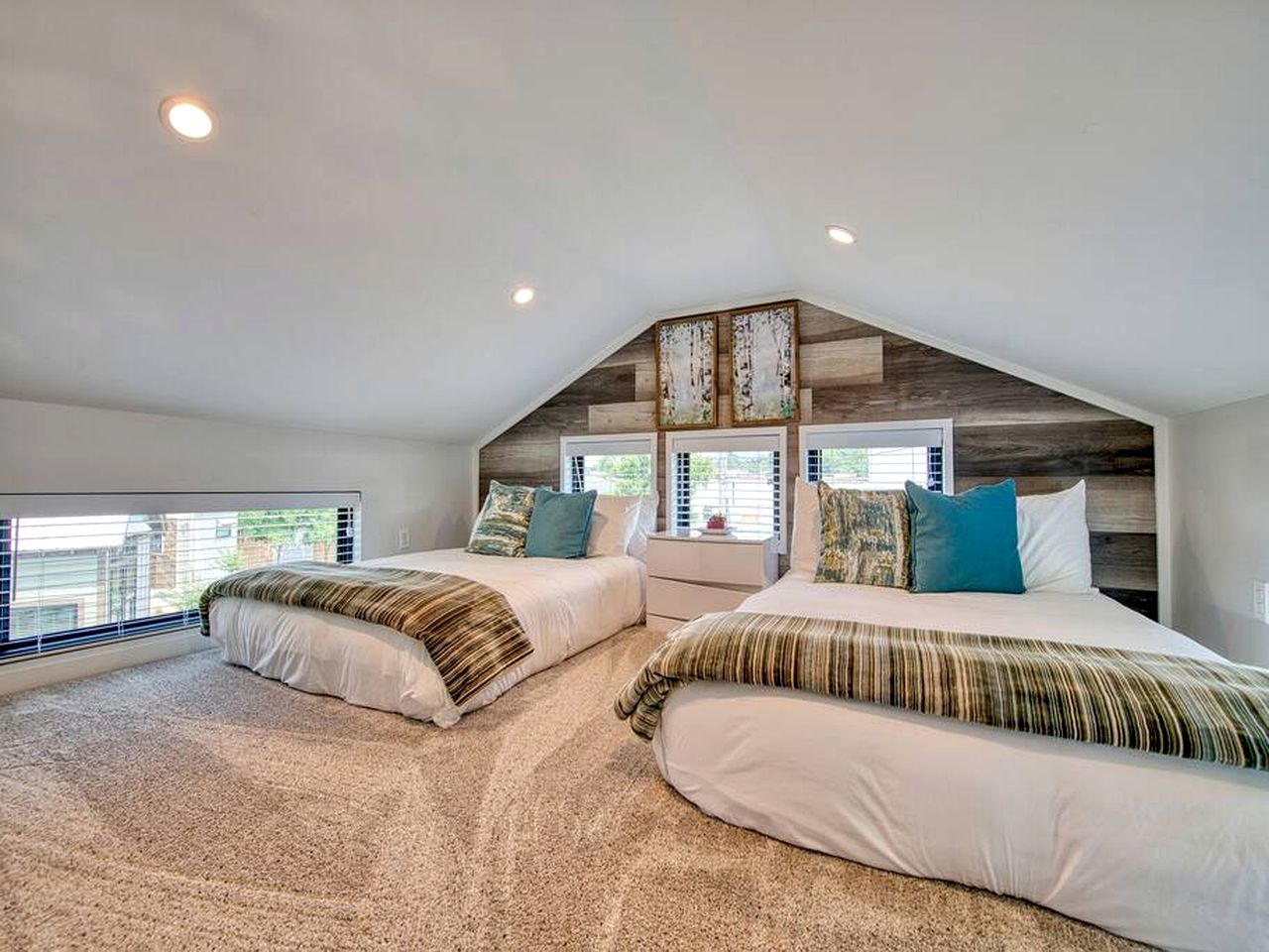 Spectacular Lofted Tiny House with Jacuzzi and Deck in North Carolina