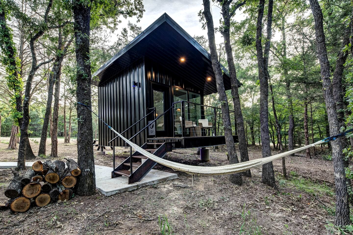 Charming Woodland Cabin Retreat near River and Grasslands in Texas