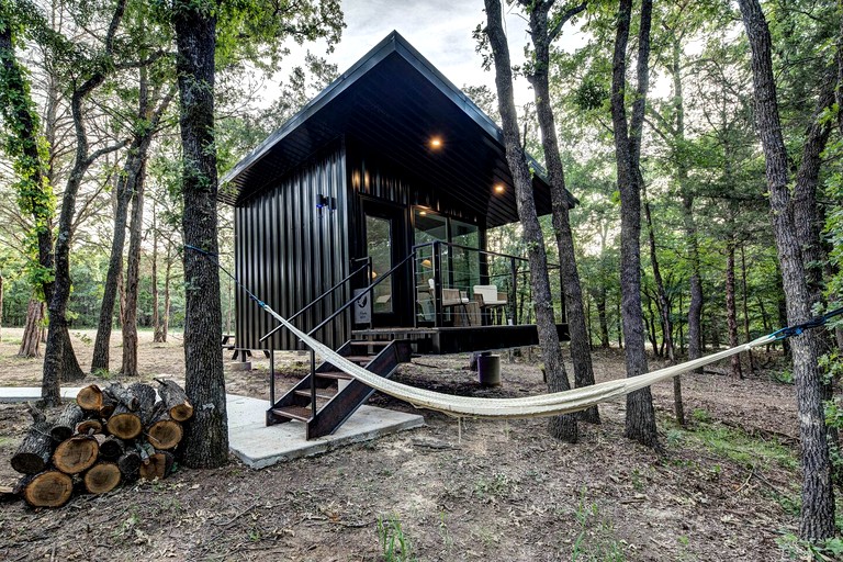 Cabins (United States of America, Alvord, Texas)