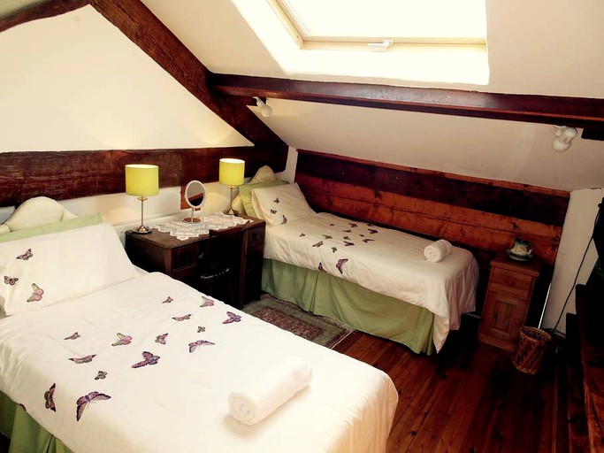 Cottages (Cononley, England, United Kingdom)