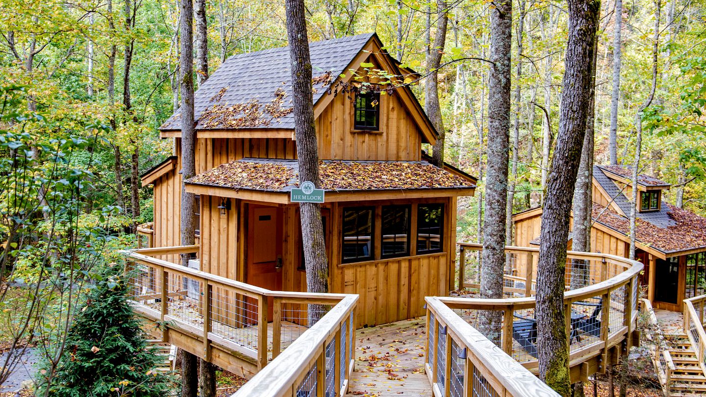 Gorgeous, Secluded, Wooden Tree House in Gatlinburg, Tennessee