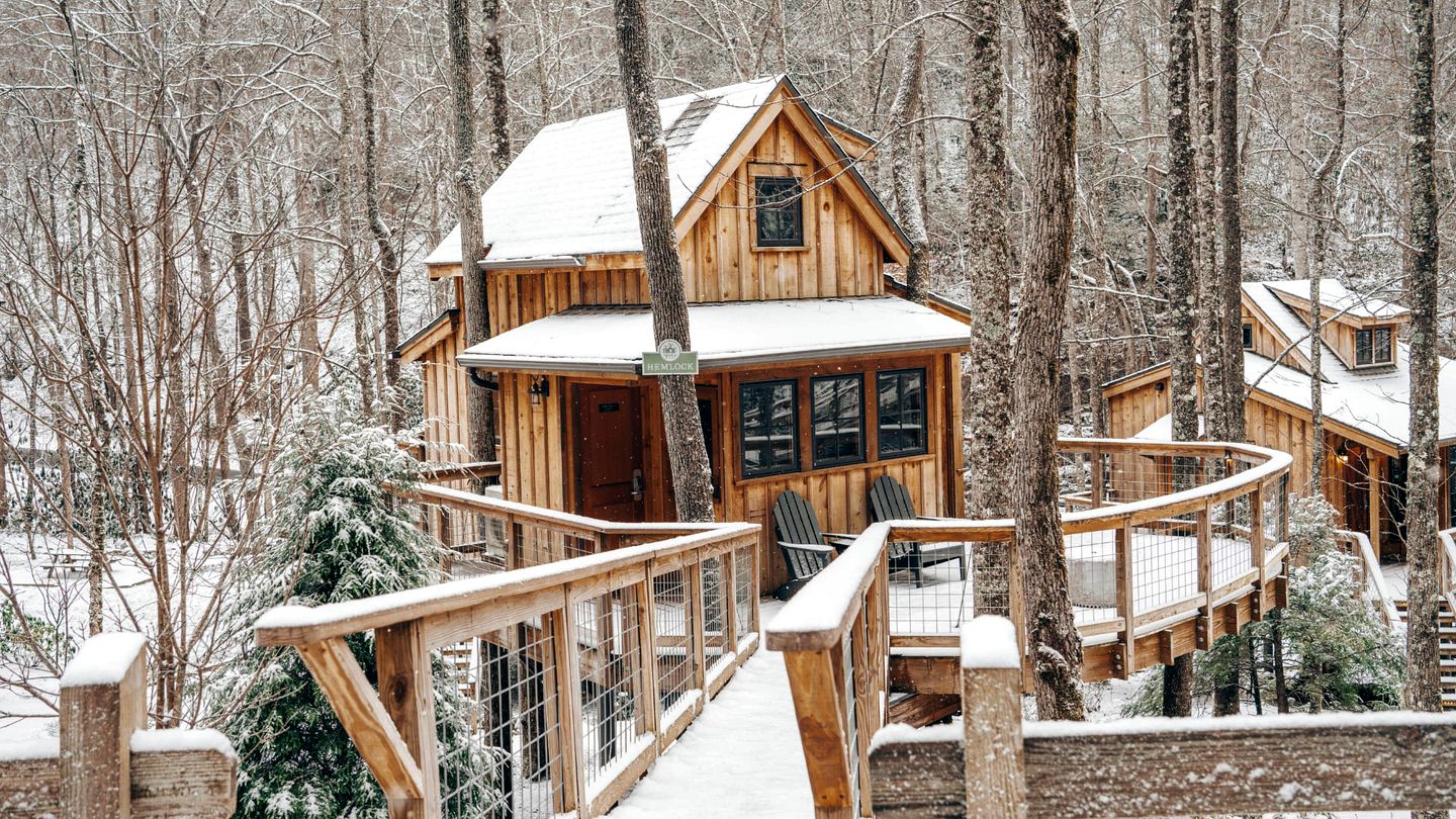 Gorgeous, Secluded, Wooden Tree House in Gatlinburg, Tennessee