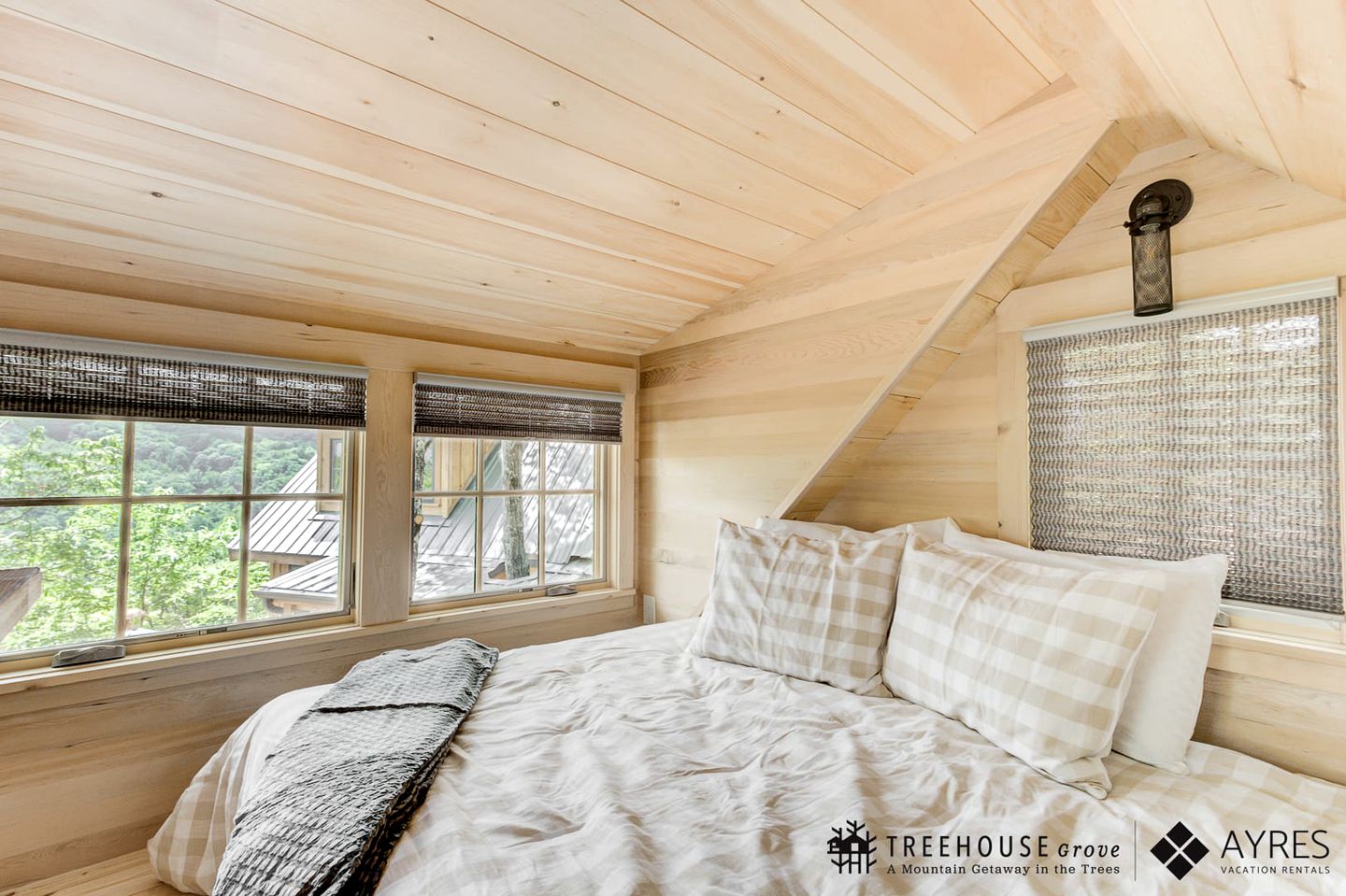 Impressive Tree House with Barbecue and Hot-tub in Gatlinburg, Tennessee