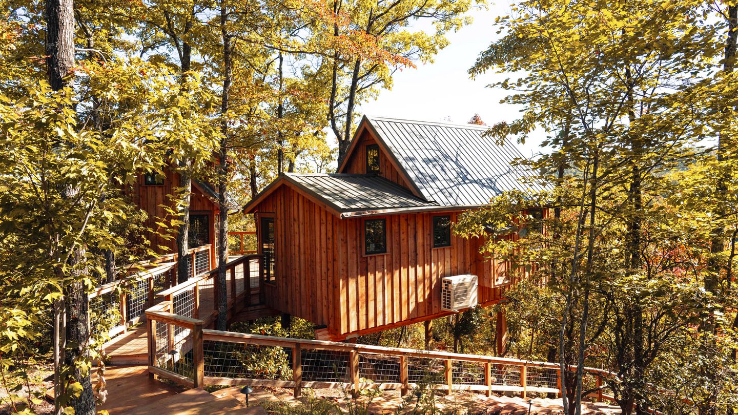 Impressive Tree House with Barbecue and Hot-tub in Gatlinburg, Tennessee