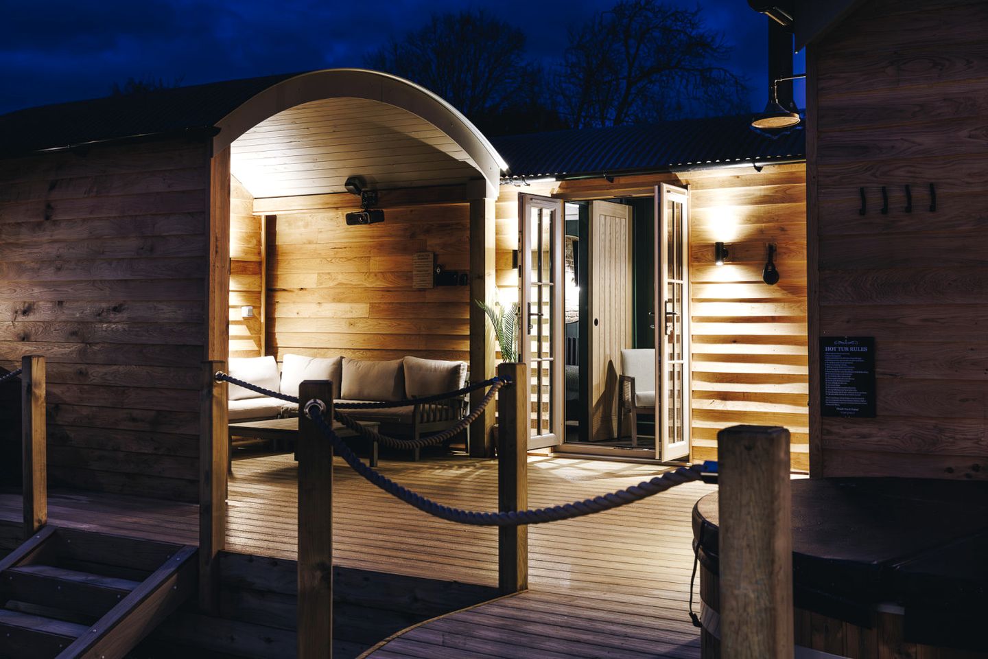 Exclusive Countryside Lodge with Outdoor Cinema, Hot Tub & Sauna, Tranquil Escape Near Binsted, England
