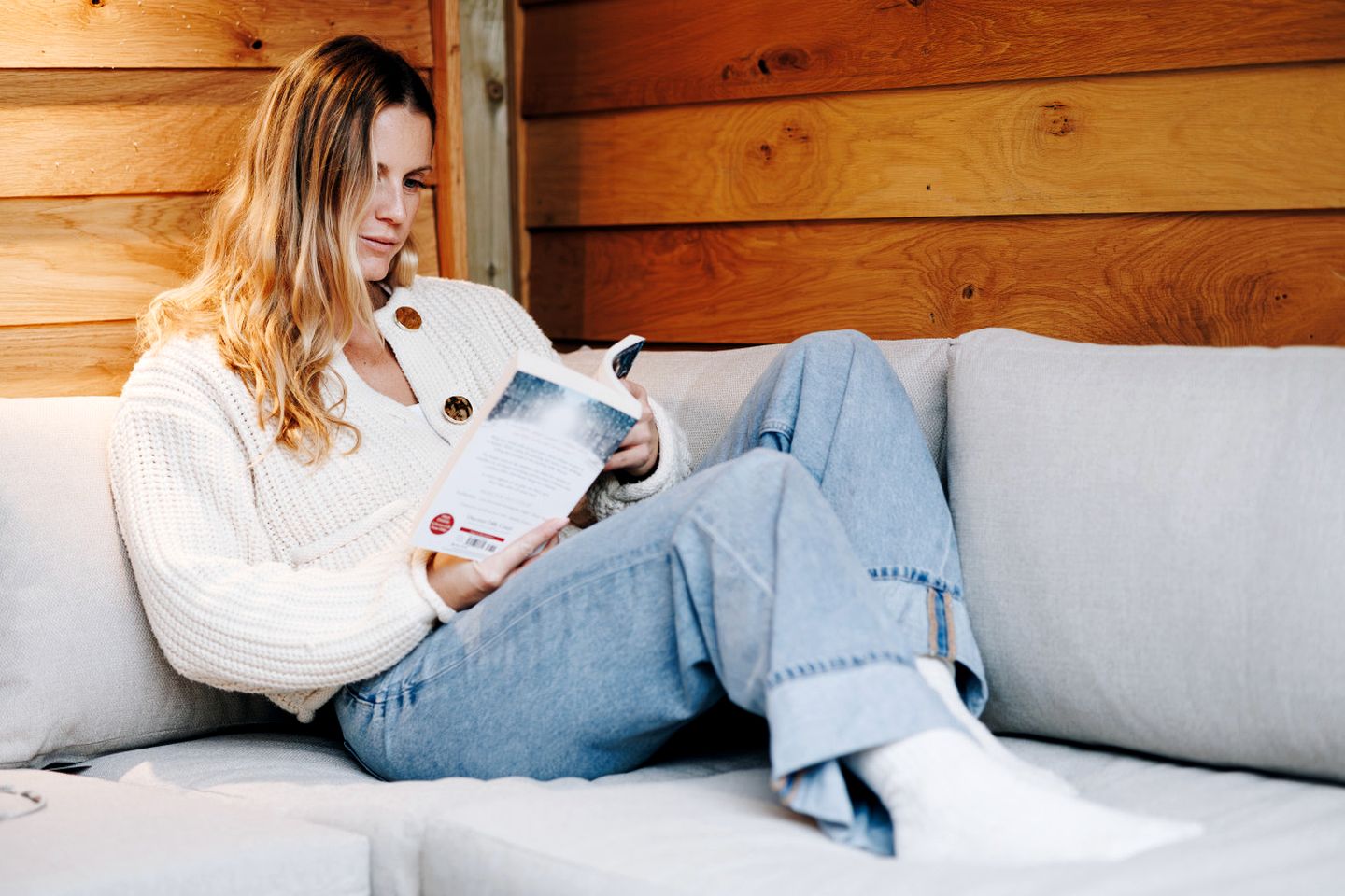 Exclusive Countryside Lodge with Outdoor Cinema, Hot Tub & Sauna, Tranquil Escape Near Binsted, England