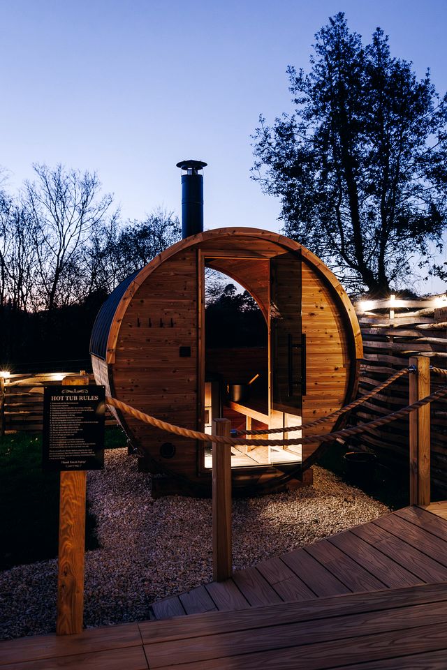 Exclusive Countryside Lodge with Outdoor Cinema, Hot Tub & Sauna, Tranquil Escape Near Binsted, England