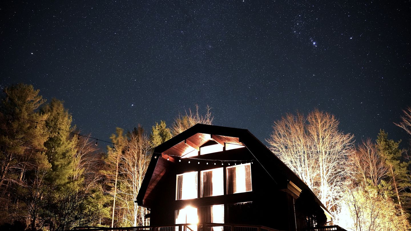 Incredible Secluded Cabin with Barrel Sauna, Fire Pit and Deck for an Unforgettable Getaway in the Finger Lakes in New York