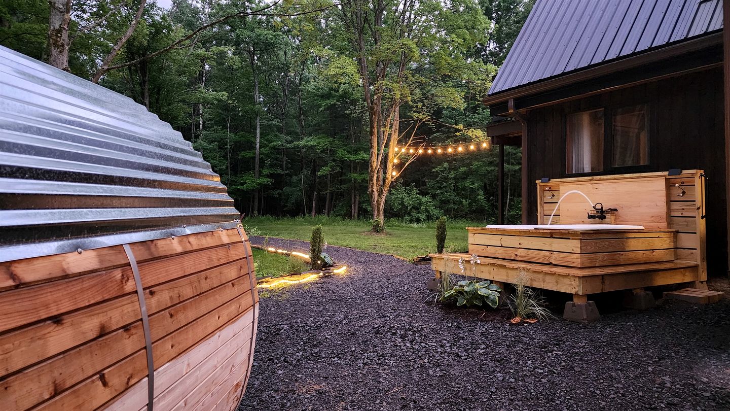 Incredible Secluded Cabin with Barrel Sauna, Fire Pit and Deck for an Unforgettable Getaway in the Finger Lakes in New York