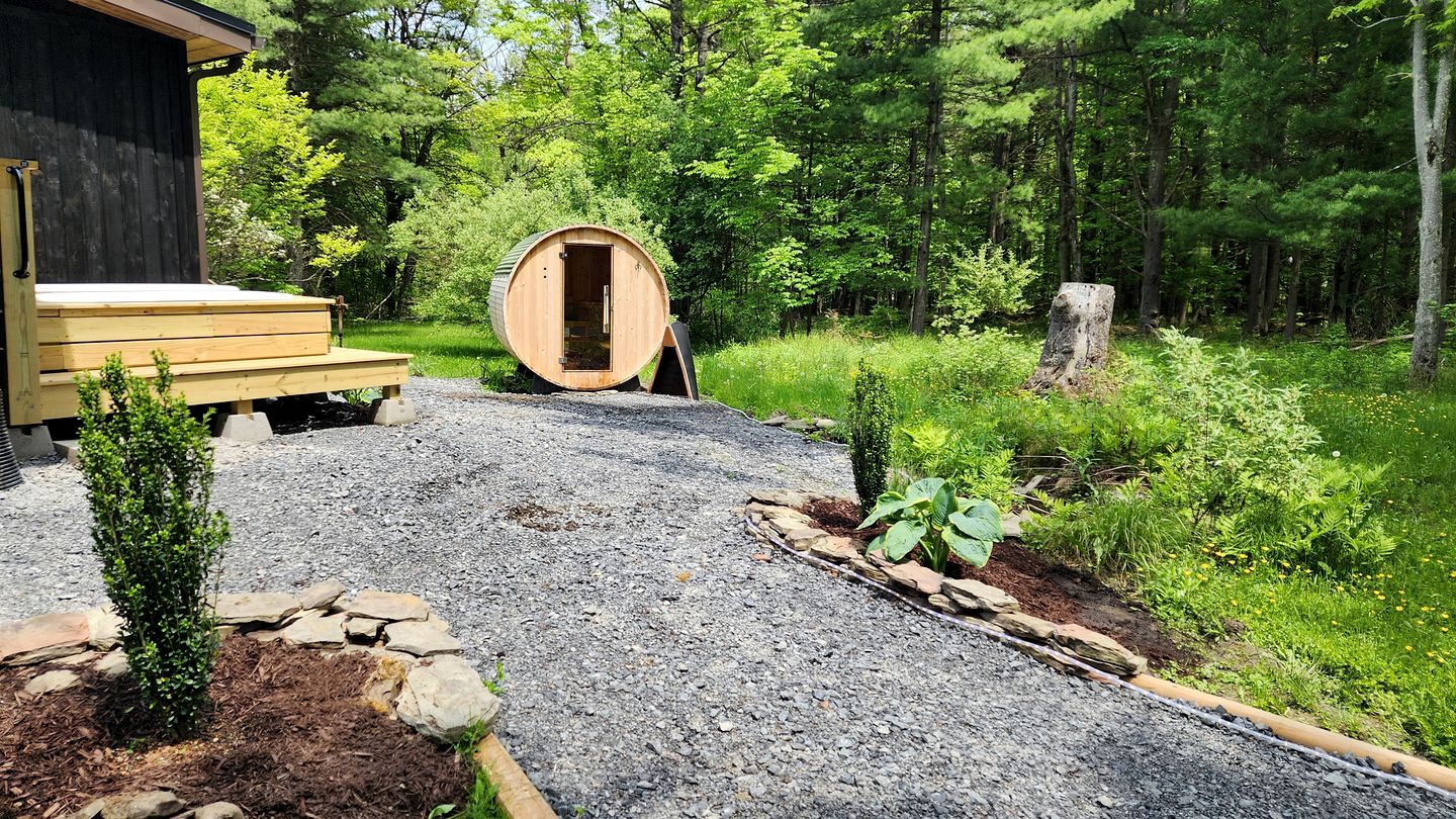 Incredible Secluded Cabin with Barrel Sauna, Fire Pit and Deck for an Unforgettable Getaway in the Finger Lakes in New York