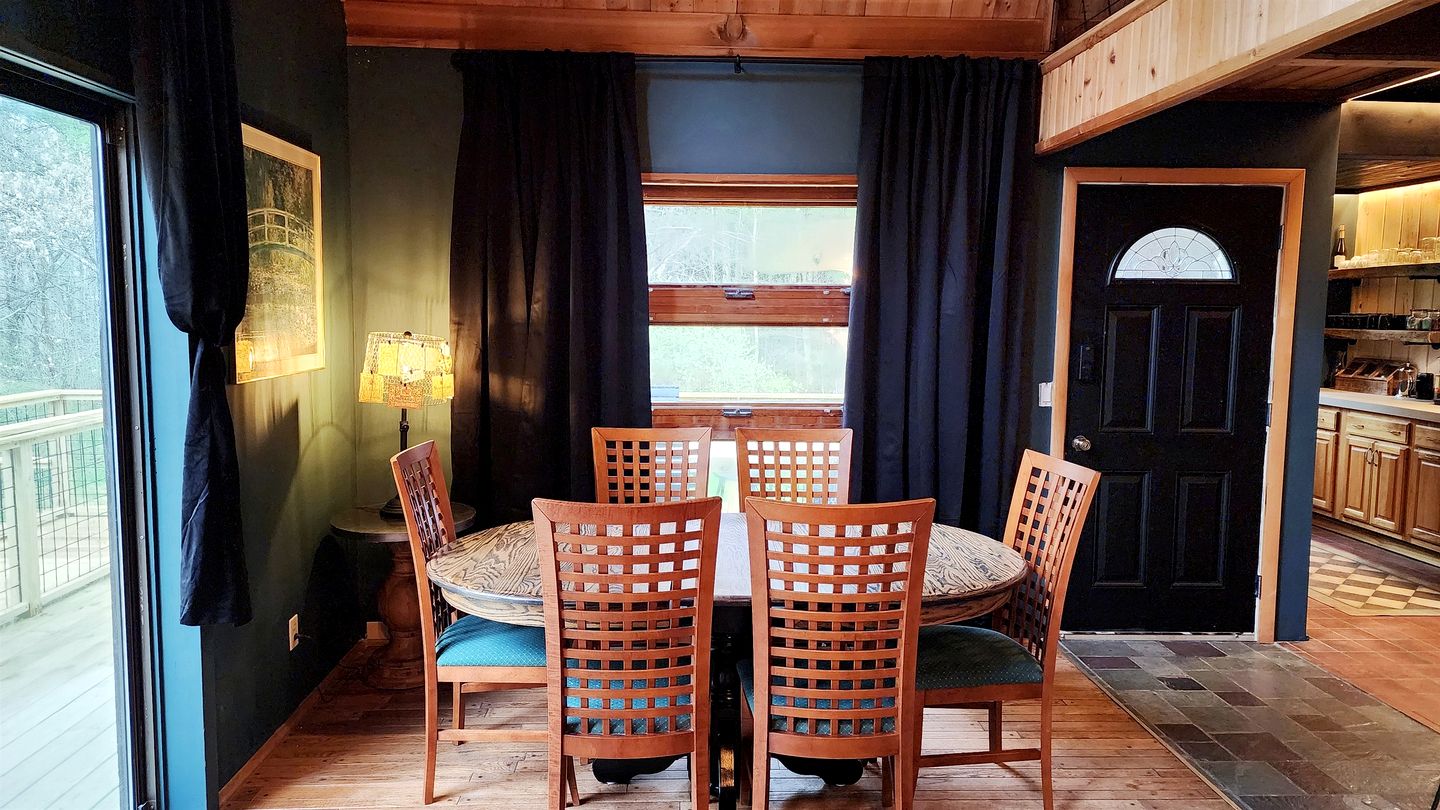 Incredible Secluded Cabin with Barrel Sauna, Fire Pit and Deck for an Unforgettable Getaway in the Finger Lakes in New York