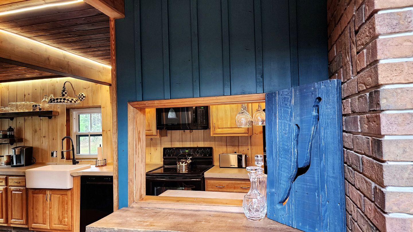 Incredible Secluded Cabin with Barrel Sauna, Fire Pit and Deck for an Unforgettable Getaway in the Finger Lakes in New York