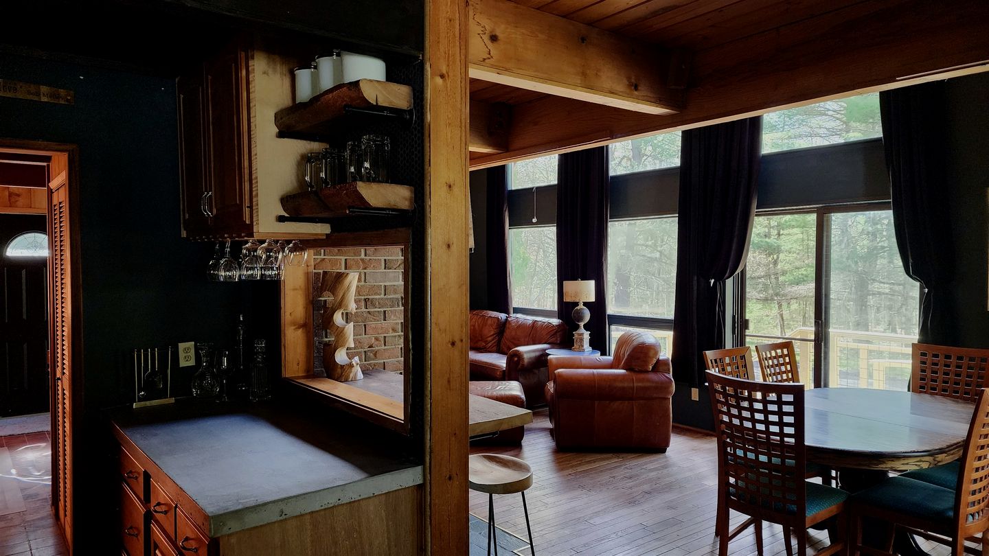 Incredible Secluded Cabin with Barrel Sauna, Fire Pit and Deck for an Unforgettable Getaway in the Finger Lakes in New York