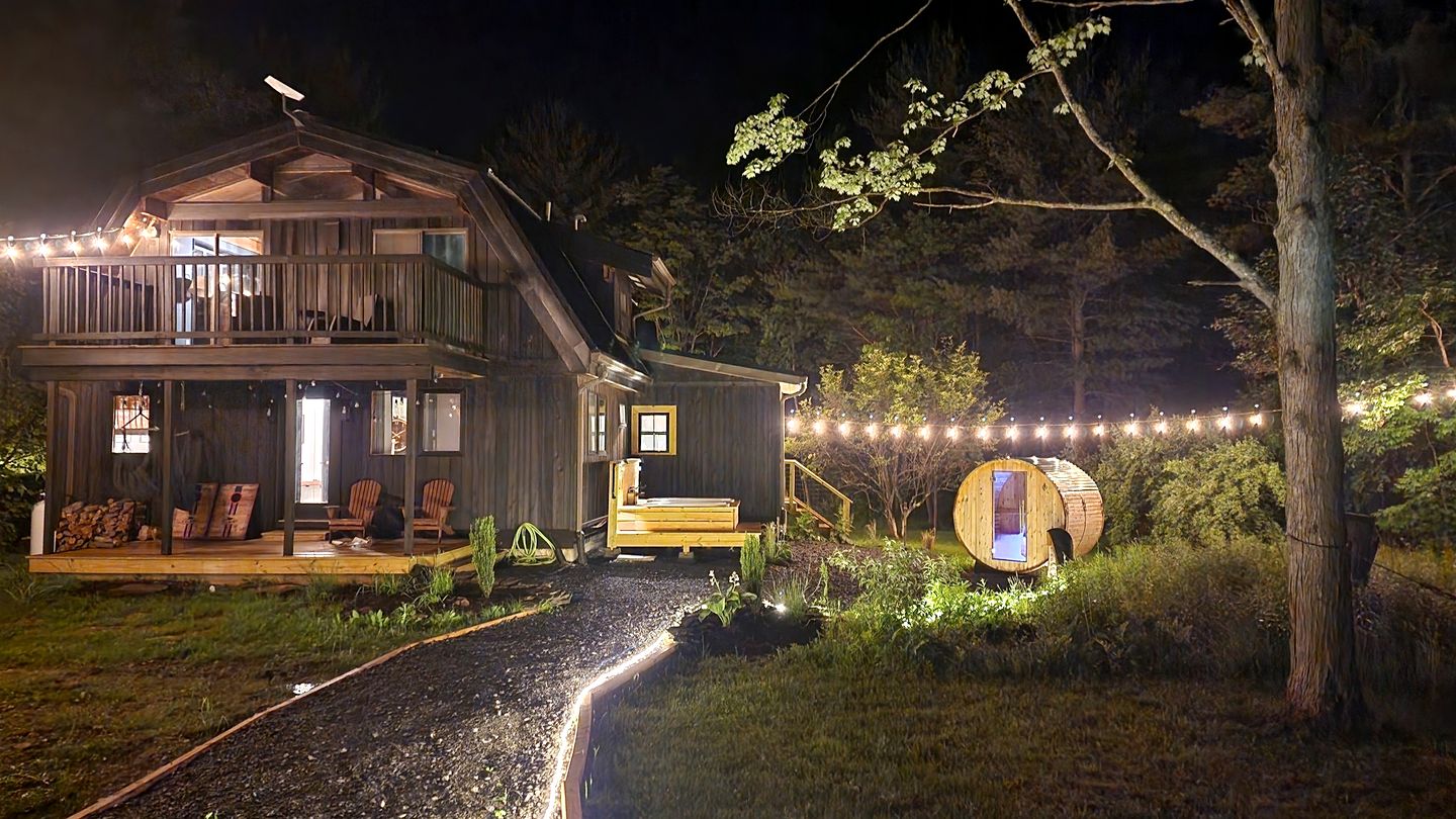 Incredible Secluded Cabin with Barrel Sauna, Fire Pit and Deck for an Unforgettable Getaway in the Finger Lakes in New York