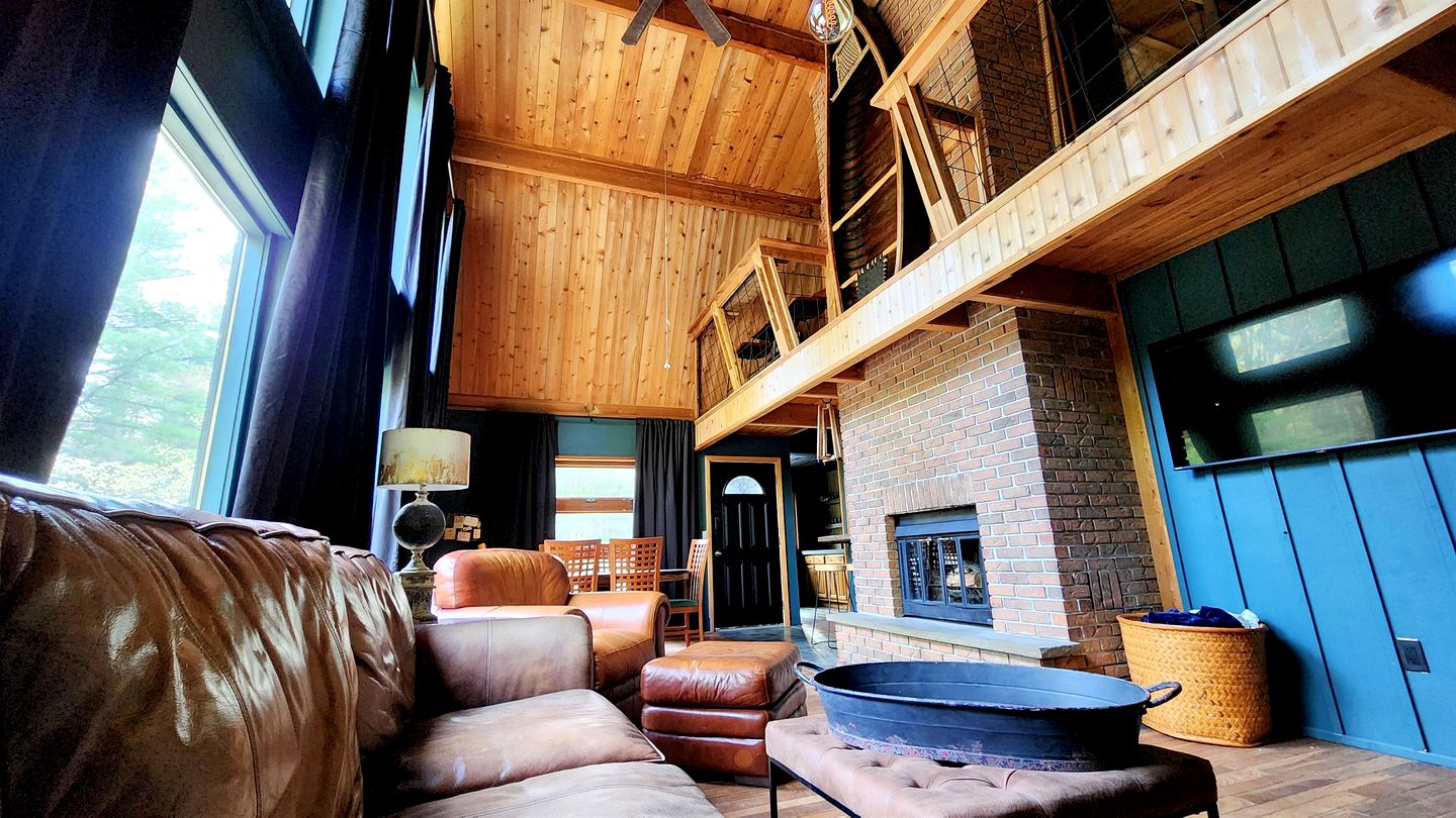 Incredible Secluded Cabin with Barrel Sauna, Fire Pit and Deck for an Unforgettable Getaway in the Finger Lakes in New York