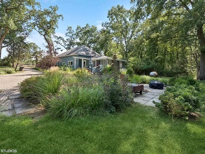 Pet Friendly Cottage in Grand Beach, Michigan