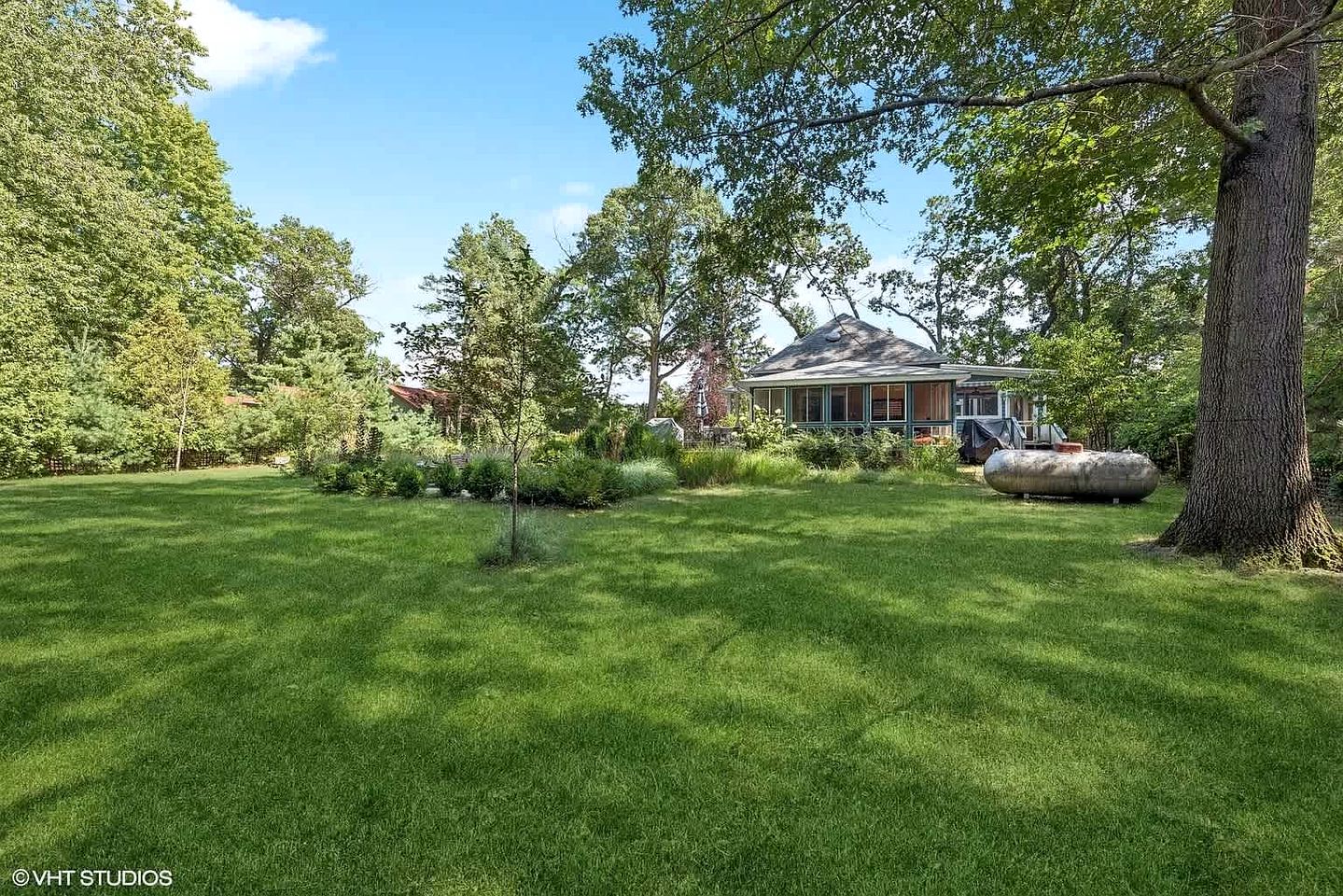 Pet Friendly Cottage in Grand Beach, Michigan