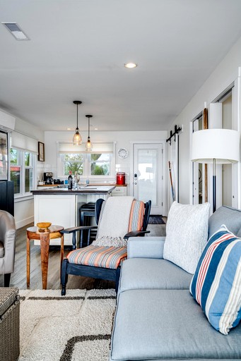 Cottages (Canada, Leamington, Ontario)