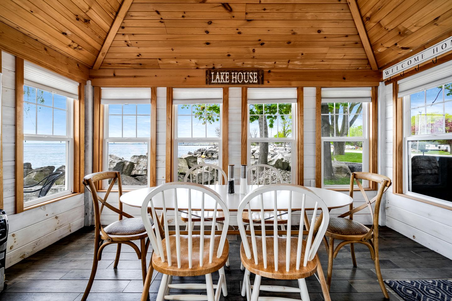 Impressive Waterfront Cottage with Fantastic Views in Leamington, Ontario