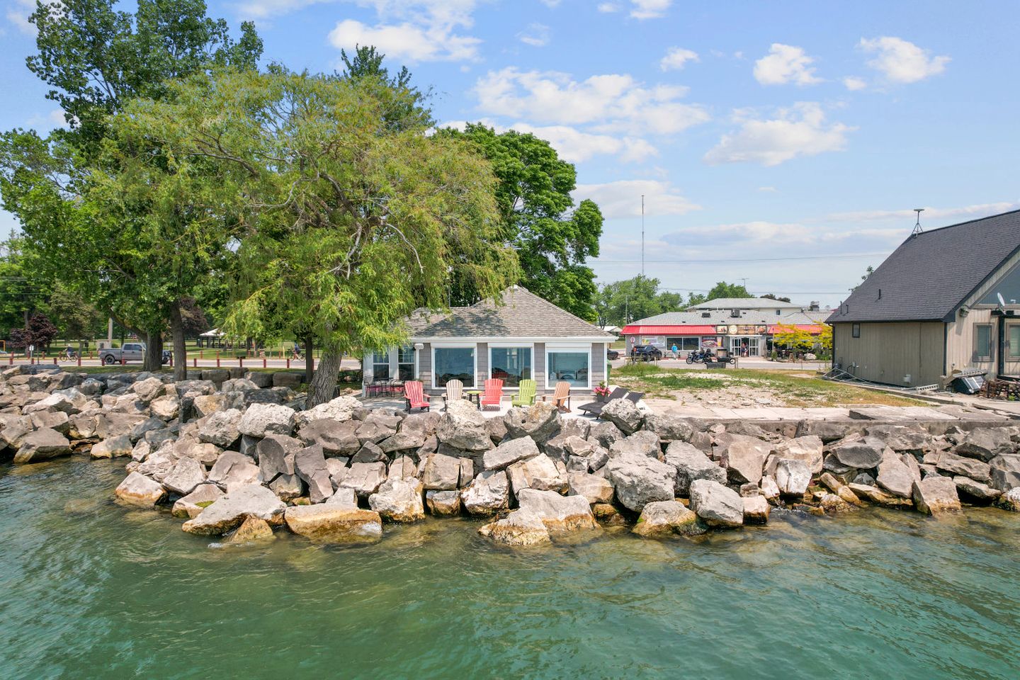 Impressive Waterfront Cottage with Fantastic Views in Leamington, Ontario