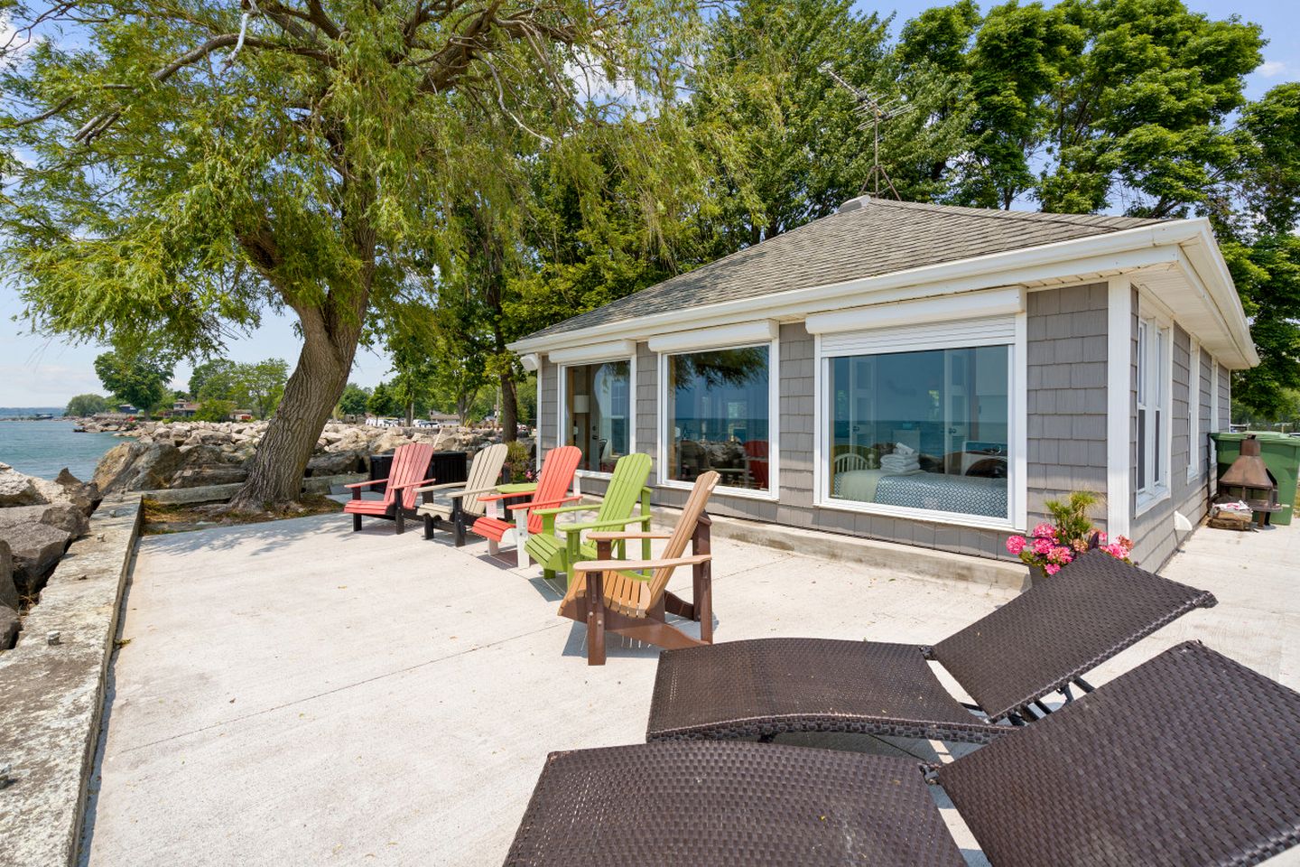 Impressive Waterfront Cottage with Fantastic Views in Leamington, Ontario