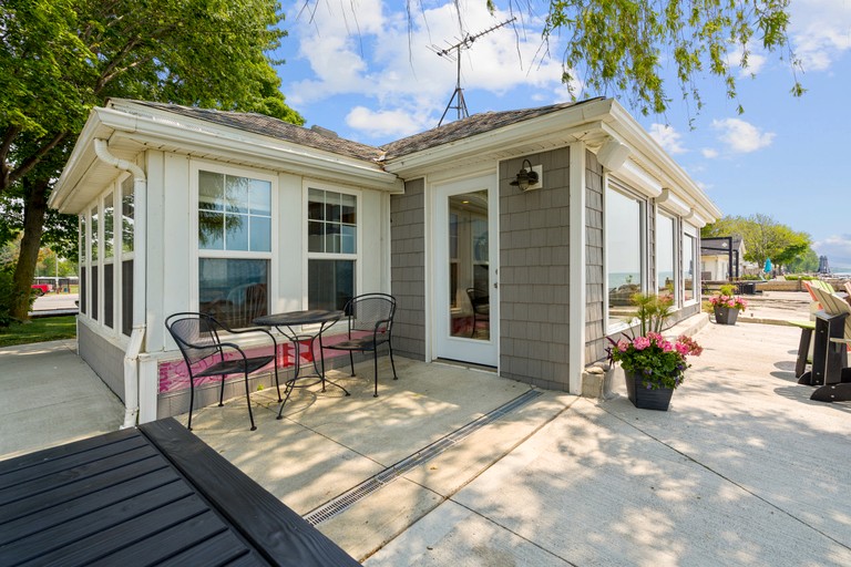 Impressive Waterfront Cottage with Fantastic Views in Leamington, Ontario