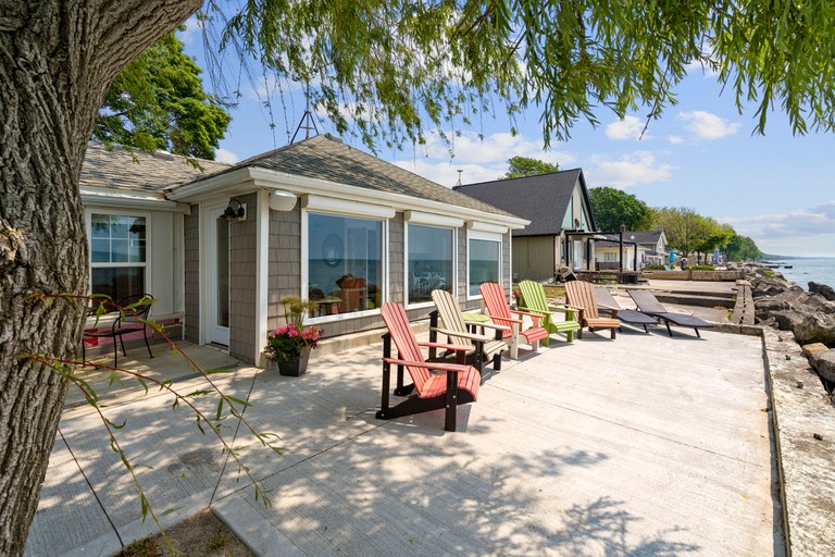 Cottages (Canada, Leamington, Ontario)