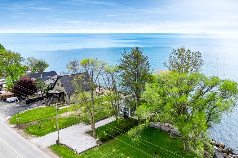 Cottages (Canada, Leamington, Ontario)