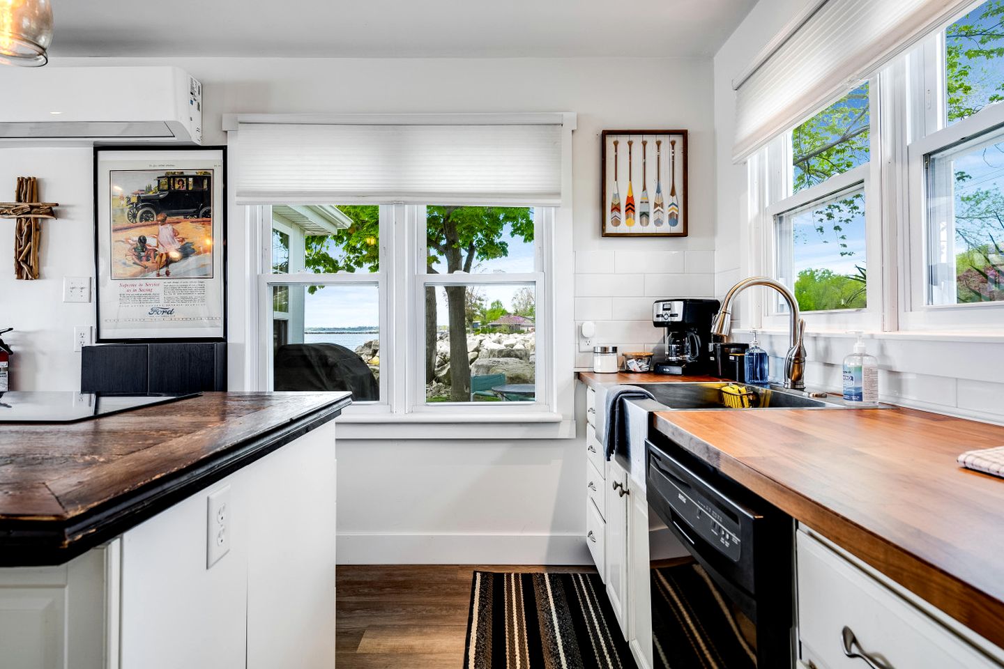 Impressive Waterfront Cottage with Fantastic Views in Leamington, Ontario