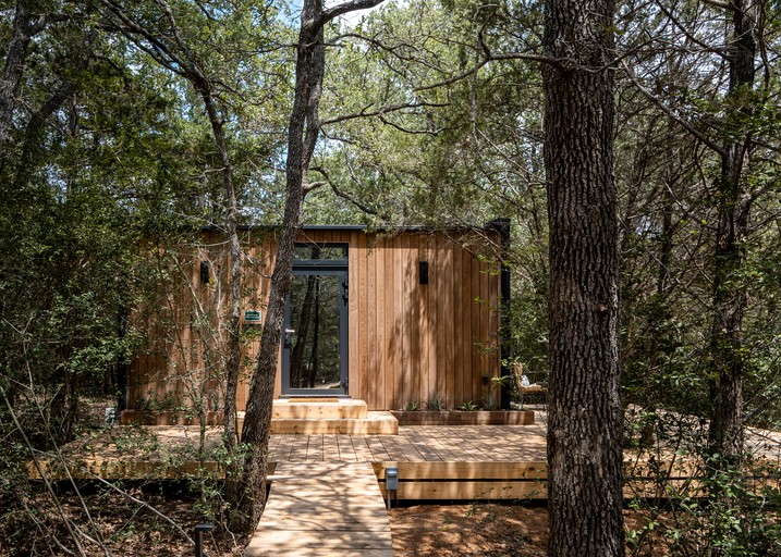 Romantic Mirror Cabin Retreat by the Lake in the Enchanted Forests of Texas